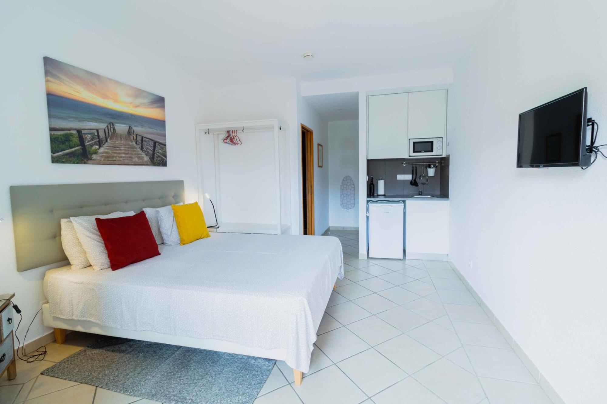 Casas Novas Guesthouse - Adults Only ลากอส ภายนอก รูปภาพ