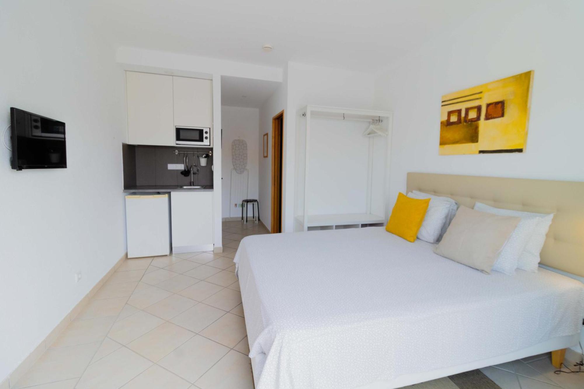 Casas Novas Guesthouse - Adults Only ลากอส ภายนอก รูปภาพ